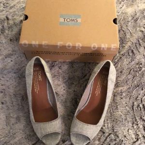 Toms wedges, brand new!! Fits like a size 7...